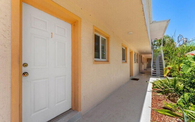 Building Photo - 211 Circle Dr
