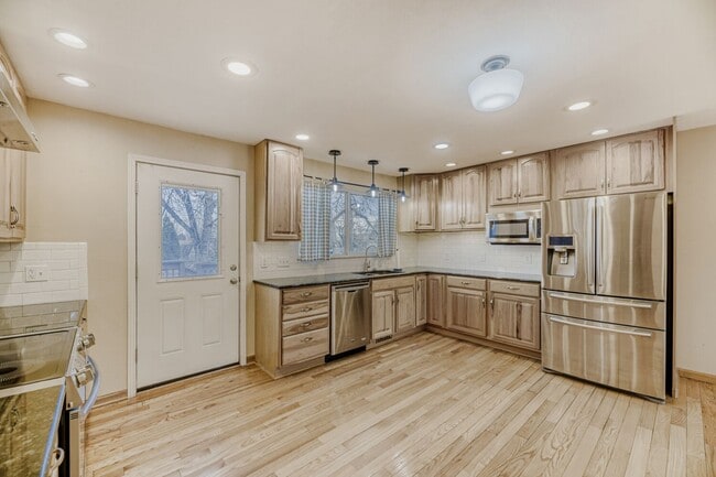 Building Photo - 5943 Culebra Ct