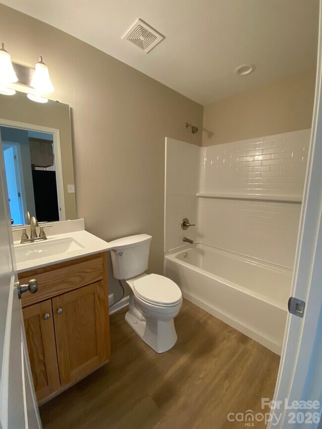 Building Photo - 1961 Glen Manor Ct