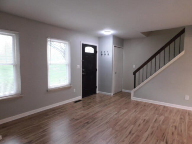 Building Photo - 3385 Burbank Dr