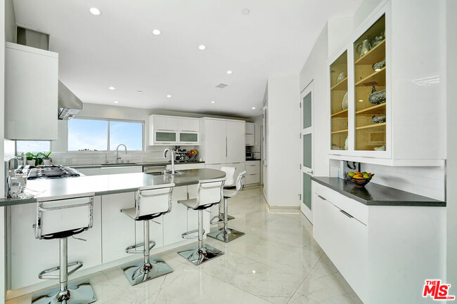 Building Photo - 28405 Via Acero St