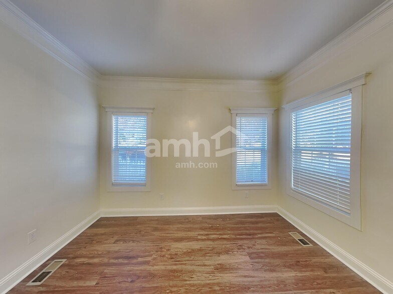 Building Photo - 791 Gardenside Cir SE