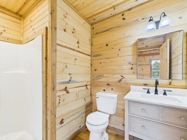 Building Photo - 2/2 Custom Cabin