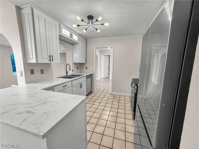 Building Photo - 206 SE 46th Ter