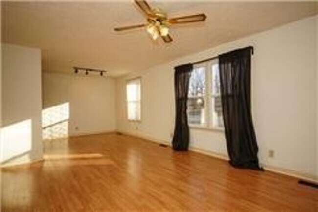 Building Photo - 309 Andrew Dr