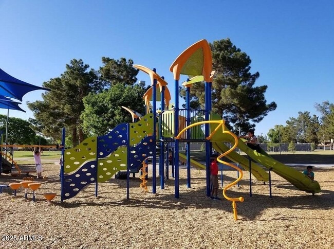 Building Photo - 625 S Westwood