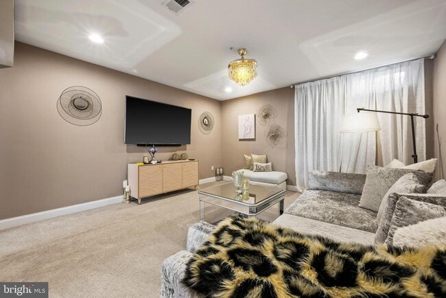 Building Photo - 607 Somerstown St