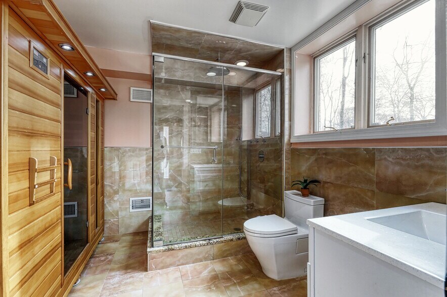 Building Photo - 91 Chestnut Ridge Rd
