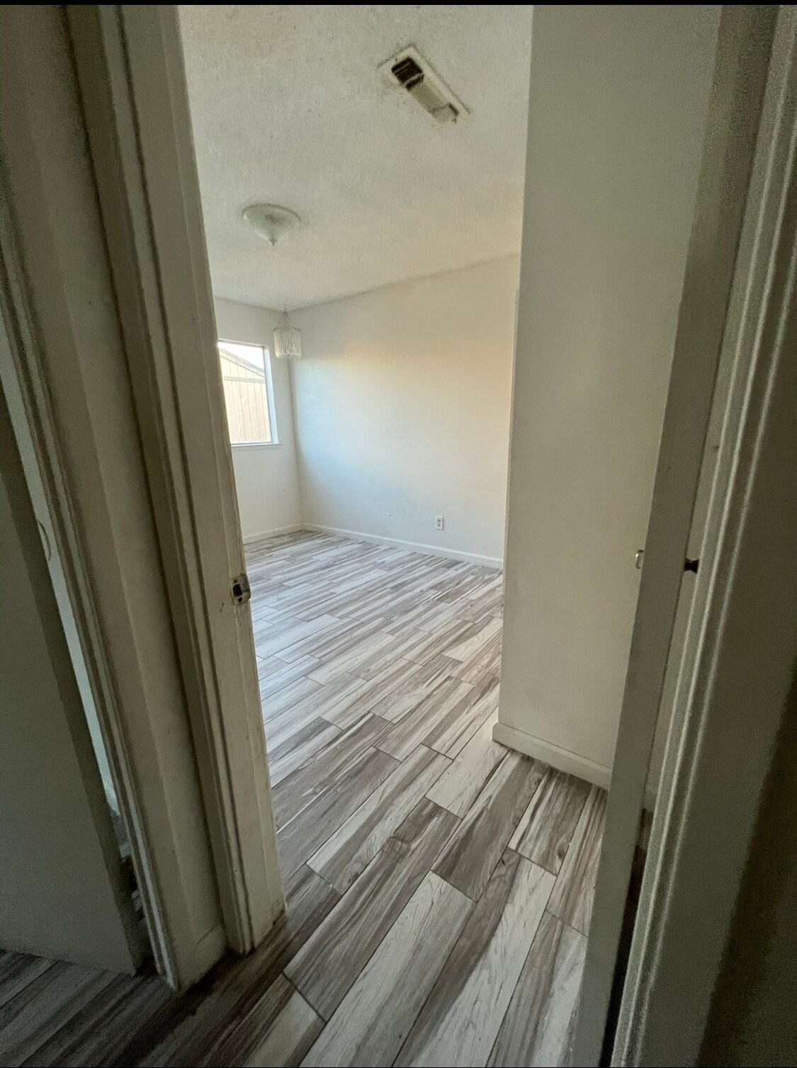 Building Photo - 609 Moore St