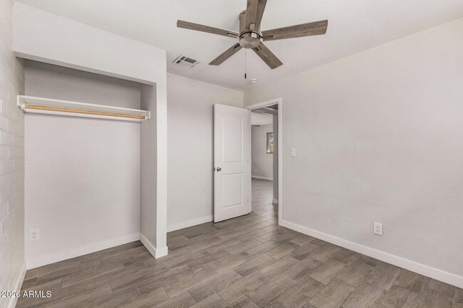 Building Photo - 1321 N 48th Pl