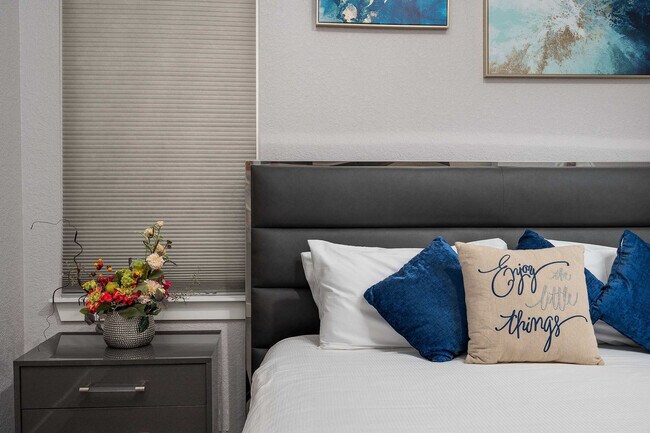 Building Photo - 748 Desert Mountain Ct