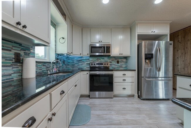 Building Photo - 865 Verdi Rd