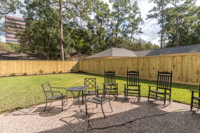 Building Photo - 726 Thistlewood Dr
