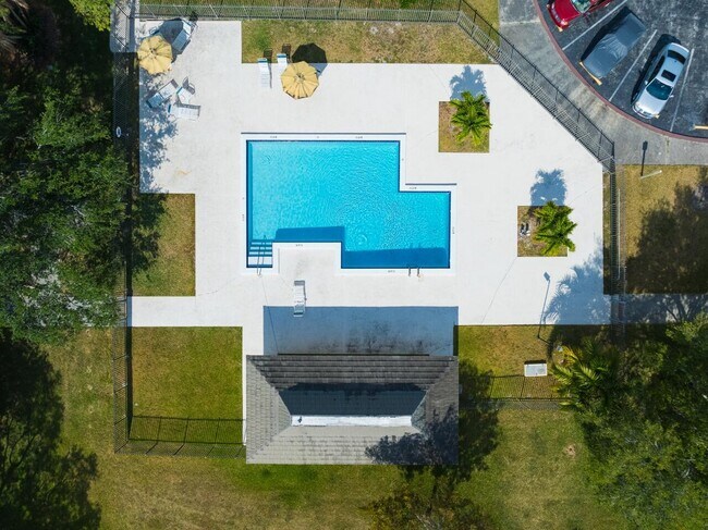Building Photo - 8745 SW 137th Ave