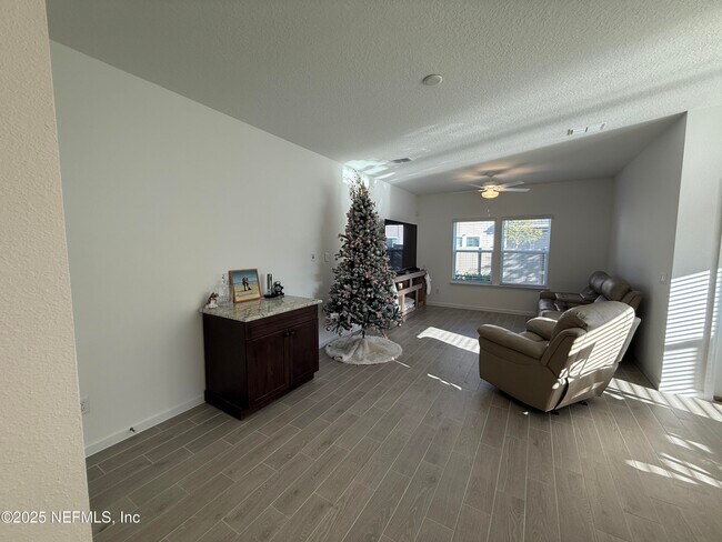 Building Photo - 72 Bramble Ct