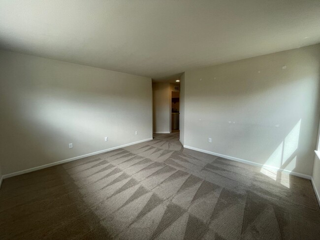 Building Photo - Luxurious 3 Bedroom 2.5 Bathroom House in ...