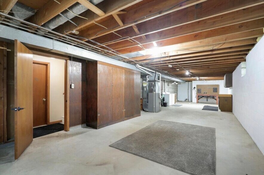 Building Photo - 730 6th Ave S