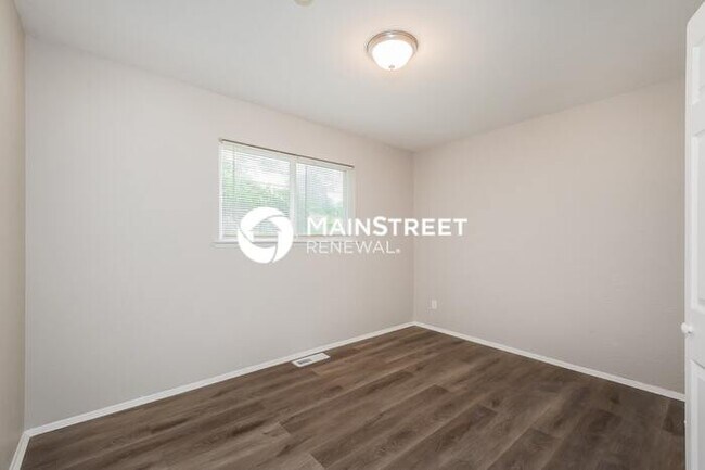 Building Photo - 3 Bedroom Pet-Friendly Home in St. Louis, MO with Main Street Renewal