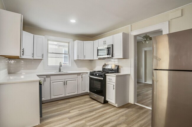 Building Photo - 84 Magnolia St