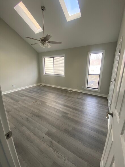 Building Photo - 1711 Early Settlers Rd