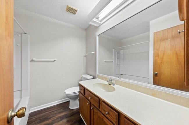 Building Photo - IDEAL LOCATION!