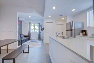 Building Photo - 346 NW 35th St