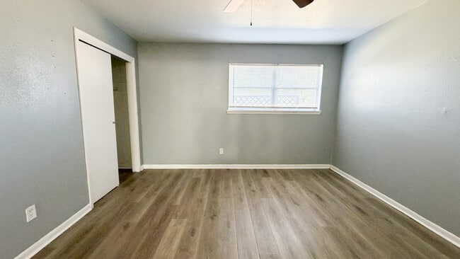 Building Photo - Kentwood Apartments