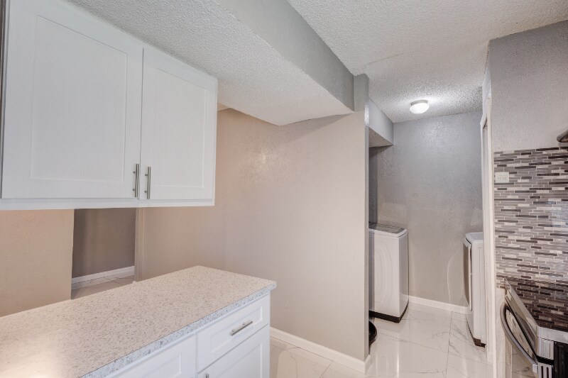 Building Photo - 3501 Green Hill Dr