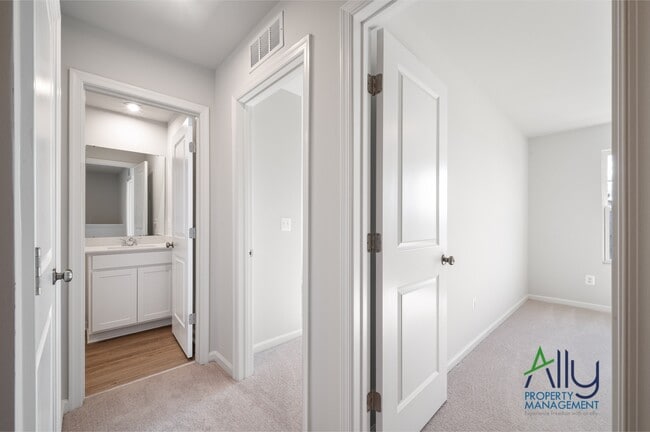 Building Photo - 44 Sophie Kathryn Dr