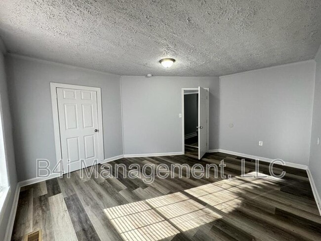 Building Photo - 1310 Forrest Ave