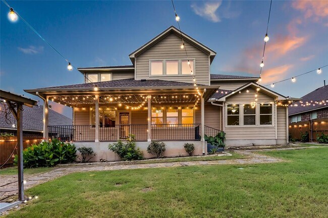 Building Photo - 401 Silver Trail