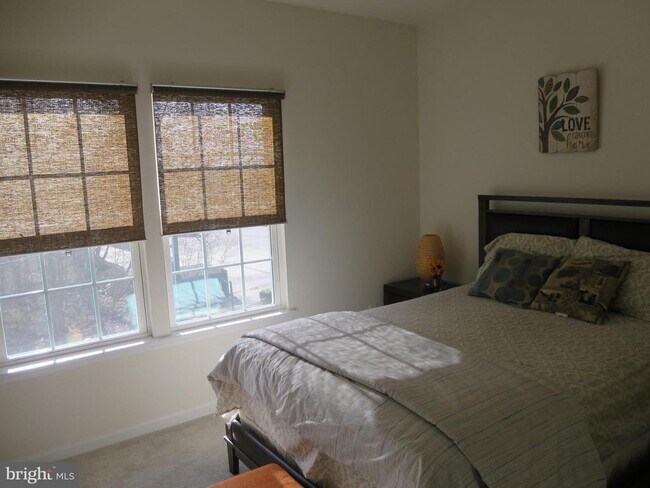 Building Photo - 1710 Featherstone Rd