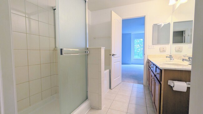 Building Photo - 284 Edmundton Cir