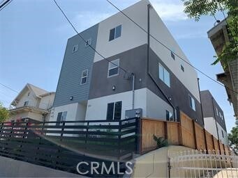 Building Photo - 1143 Irolo St