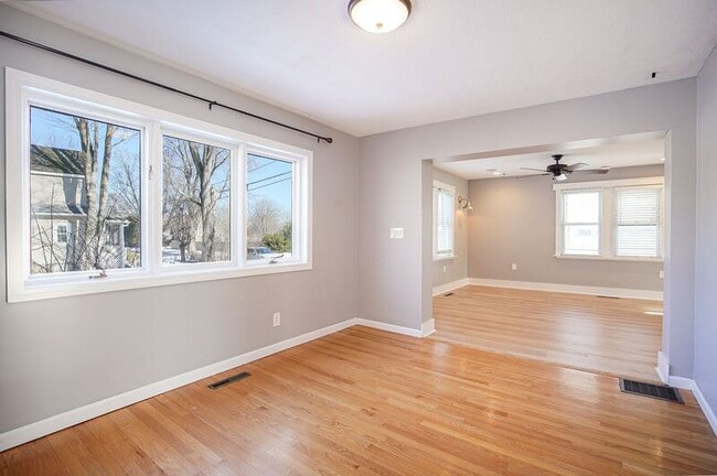 Building Photo - 40 Lealand Ave