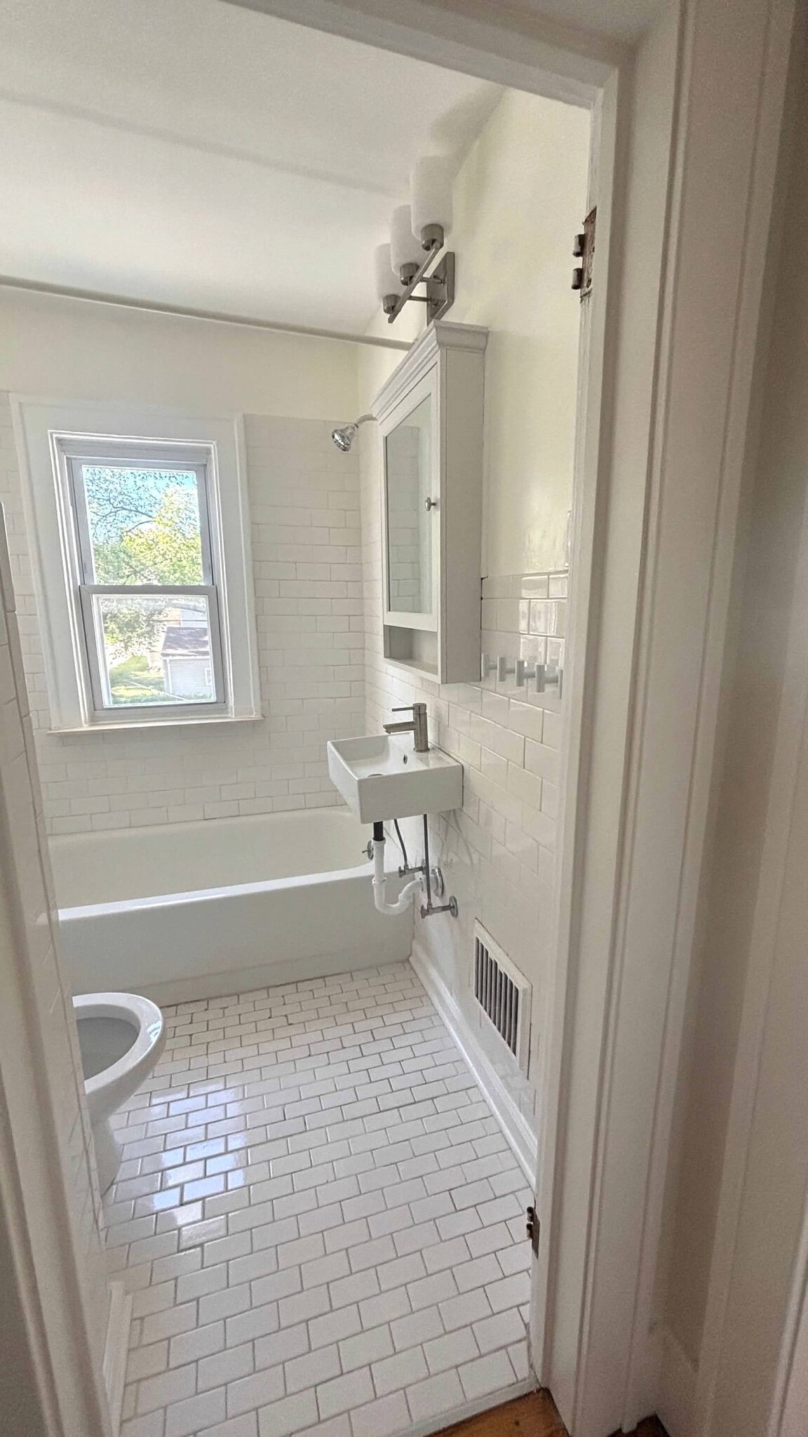 Building Photo - 3175 Oakshire Ave