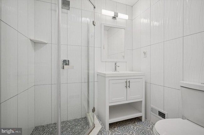 Building Photo - 327 Leverington Ave