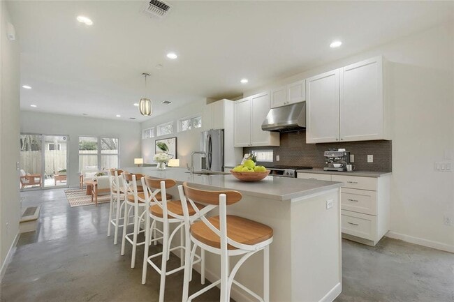 Building Photo - 2503 S 6th St