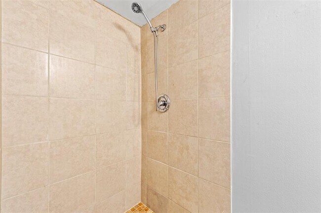 Building Photo - 7173 Orange Dr