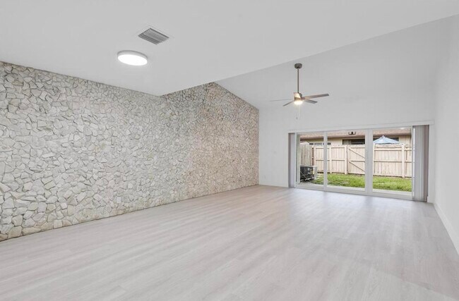 Building Photo - 6993 NW 29th Way