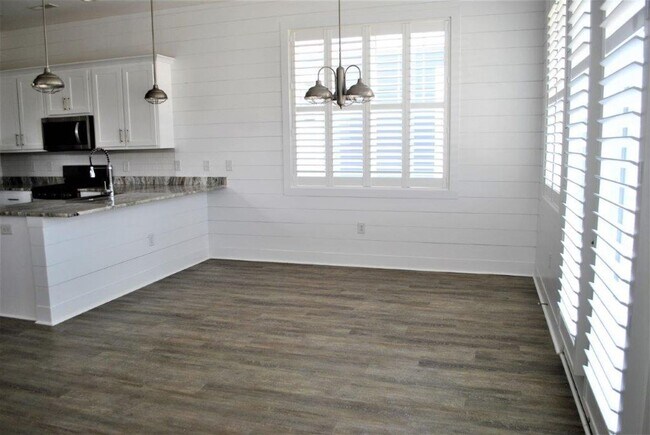 Building Photo - Clambake Cove
