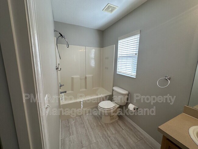 Building Photo - 6955 Lake Eaglebrooke Dr