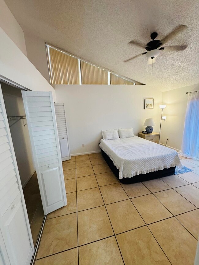 Building Photo - 1057 Summit Trail Cir