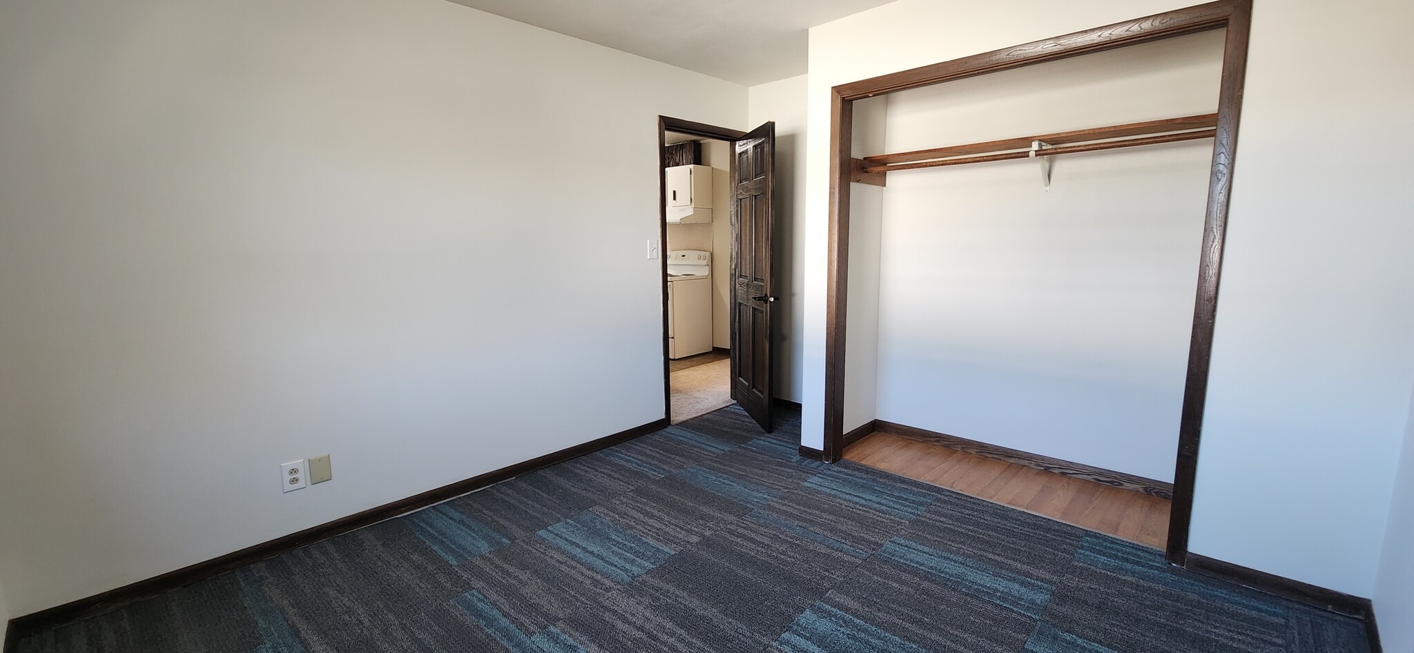 Building Photo - 625 9th St N