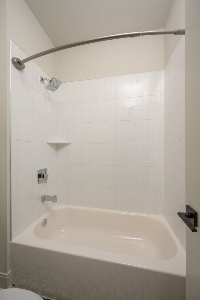 Building Photo - **LIKE-NEW, HIGH-END EXECUTIVE HOME WITH I...