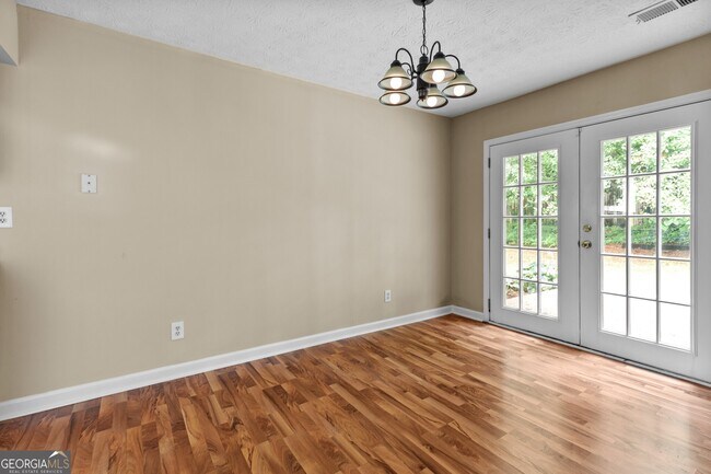 Building Photo - 625 Oxford Hall Dr SW