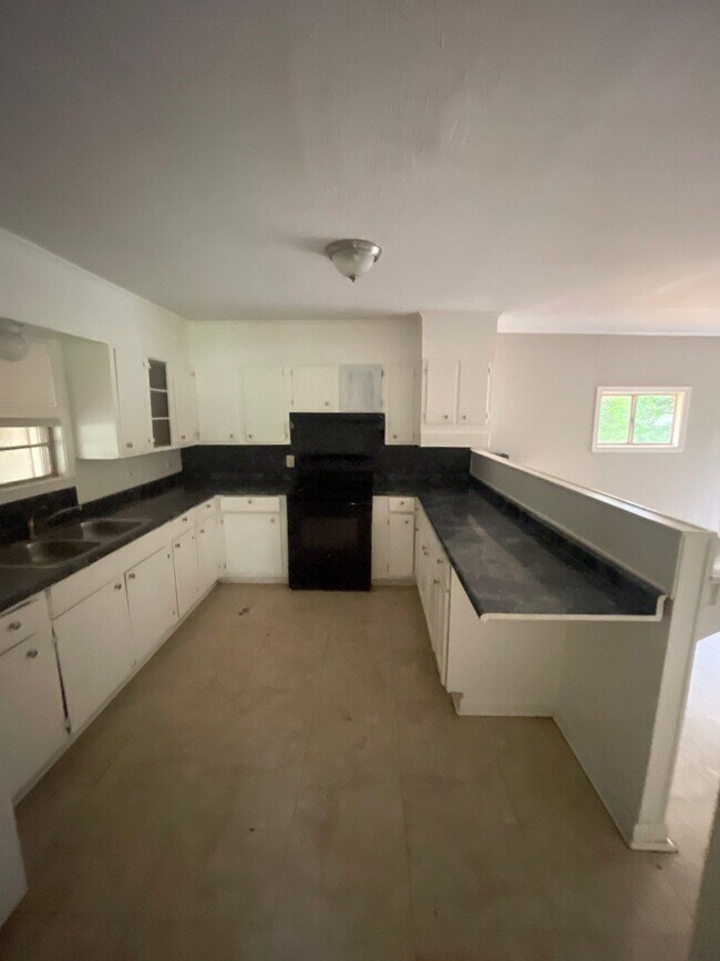 Building Photo - 2718 E Benwood Dr