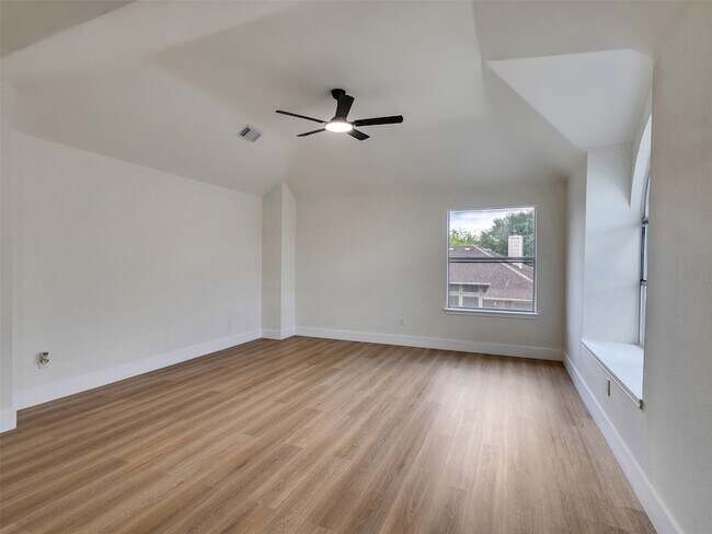 Building Photo - 246 Cedar Elm Ln