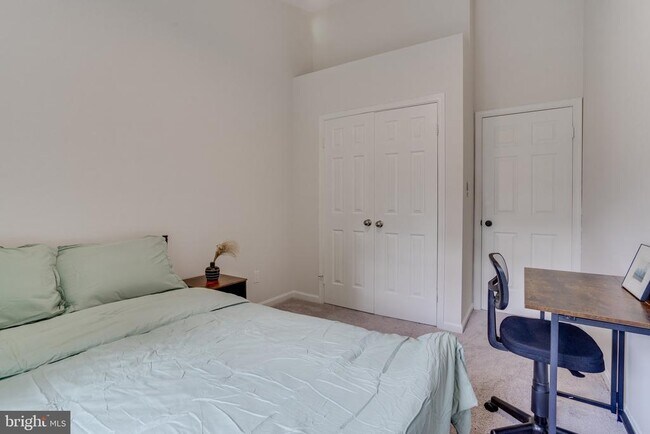 Building Photo - 3700 Roxbury Ln