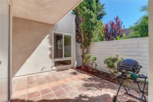 Building Photo - 2156 Via Mariposa E
